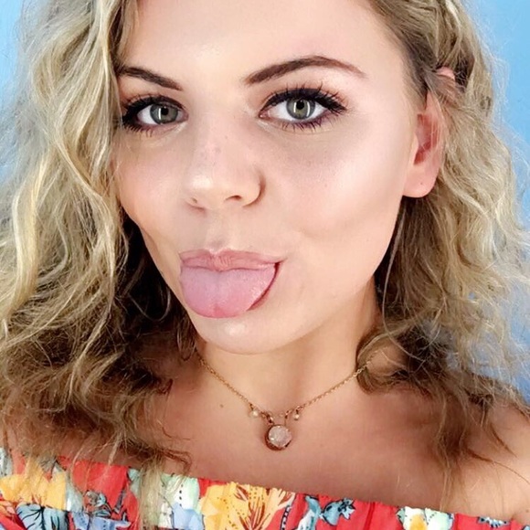 Meet your Posher, Makayla - Picture 1 of 1